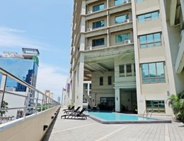 Mandarin Plaza Hotel