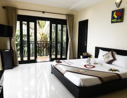 Hon Rom Central Beach Resort