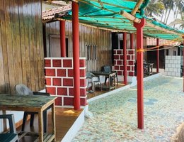 Pitruchaya Rooms and Huts Guest House