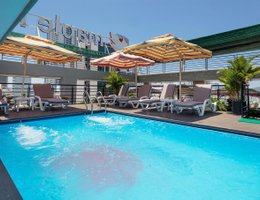 Maple Leaf Hotel & Apartment