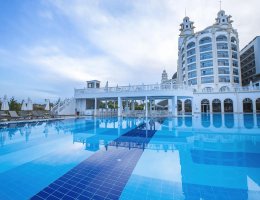 J'adore Deluxe Hotel & Spa