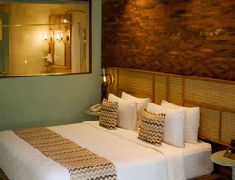 Fourteen Roses Boutique Hotel