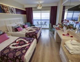 Azura Deluxe Resort & Spa