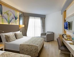 Glamour Resort & Spa