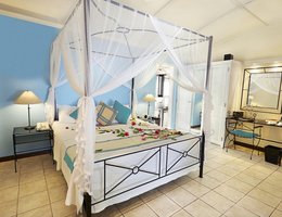 Kuredu Island Resort & Spa