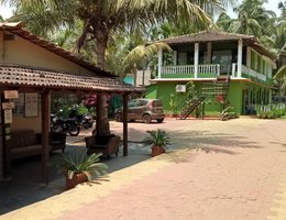 Shaan’s Coco Palms Resort