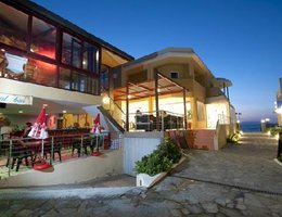 Golden Bay Hotel & Bungalows