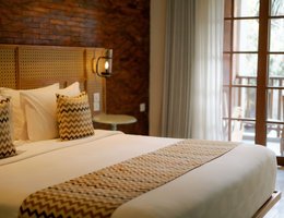 Fourteen Roses Boutique Hotel