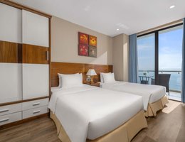 Yarra Ocean Suites Danang