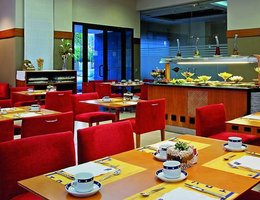 TRYP Valencia Oceanic