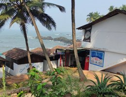 Pitruchaya Rooms and Huts Guest House