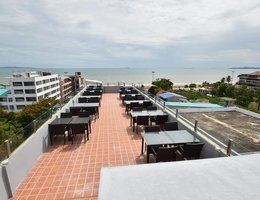 Golden Jomtien Beach Hotel