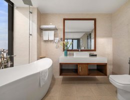 Yarra Ocean Suites Danang