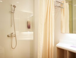 Aqueen Hotel Lavender