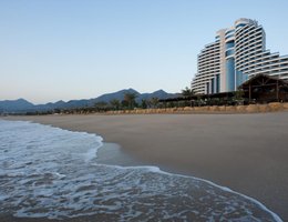 Le Meridien Al Aqah Beach Resort