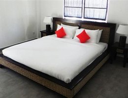 St. Lachlan Hotel & Suites