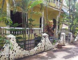 «Yellow House» Guest House